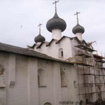 Соловецкий монастырь. Успенская церковь с Трапезной палатой.