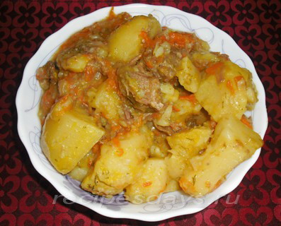картофель тушенный с мясом в мультиварке Поларис